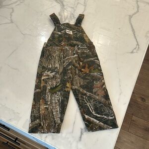 Never worn 2T bass pro shop camo overalls